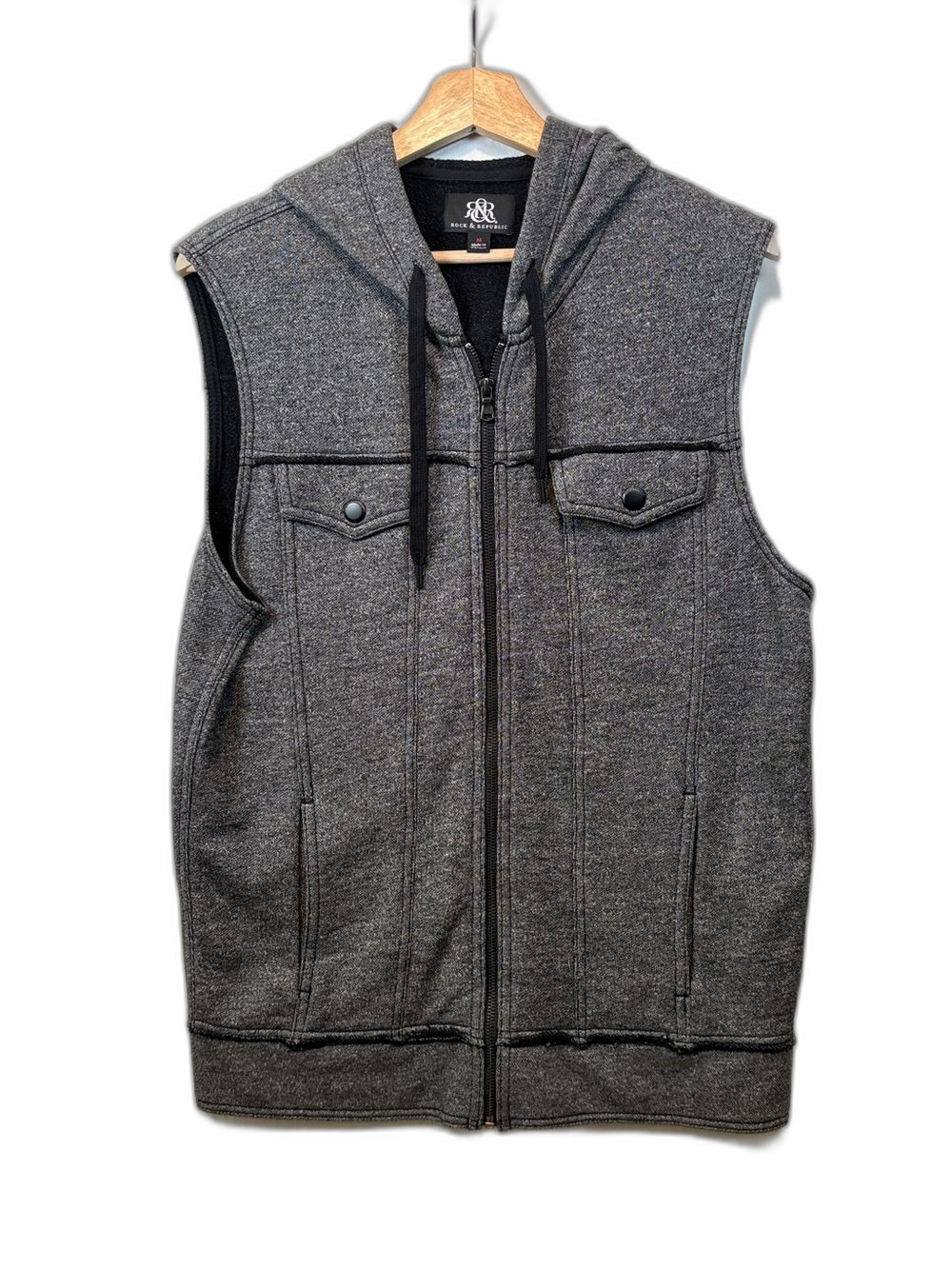 Women’s Rock & Republic Hooded Zip Vest in Charcoal Gray
Size: Medium
